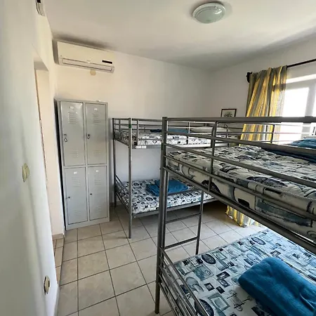 Apartment Central Studio & Dormitory Supetar
