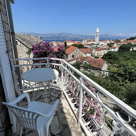 Central Studio & Dormitory Apartment Supetar