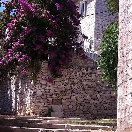 Apartment Central Studio & Dormitory Supetar