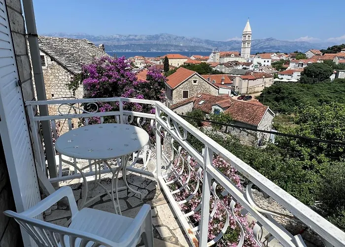 Central Studio & Dormitory Apartment Supetar